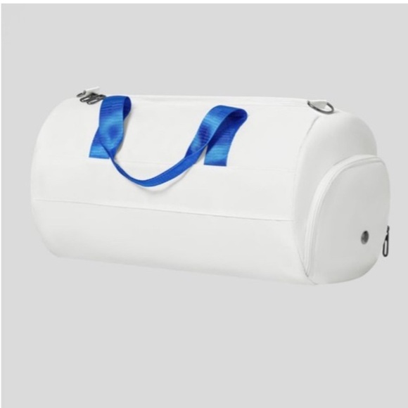 NWT Halara Weekender White & Blue Zipper Gym Duffle Bag with Shoulder Straps - Picture 12 of 13